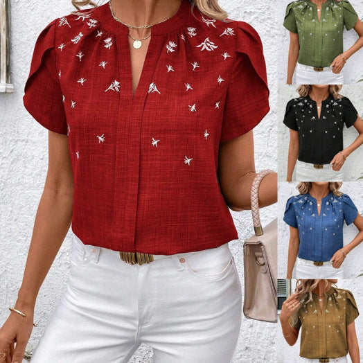 Damen Kurzbluse aus Leinenoptik mit Stehkragen, Zierfalte und floraler Stickerei – Élovi