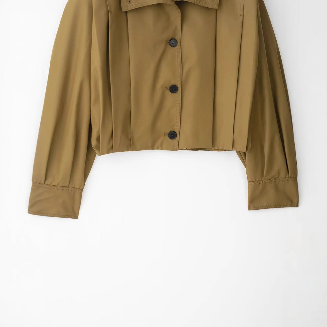 Damen kastiges Cropped-Trenchcape mit überschnittenen Schultern und dekorativen Epauletten – Célinea