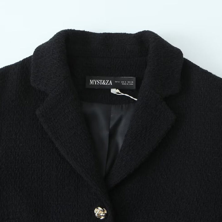 Damen nan kastiger Bouclé-Blazer mit goldenen Rosenknöpfen und gefütterten Pattentaschen Echo Archiv