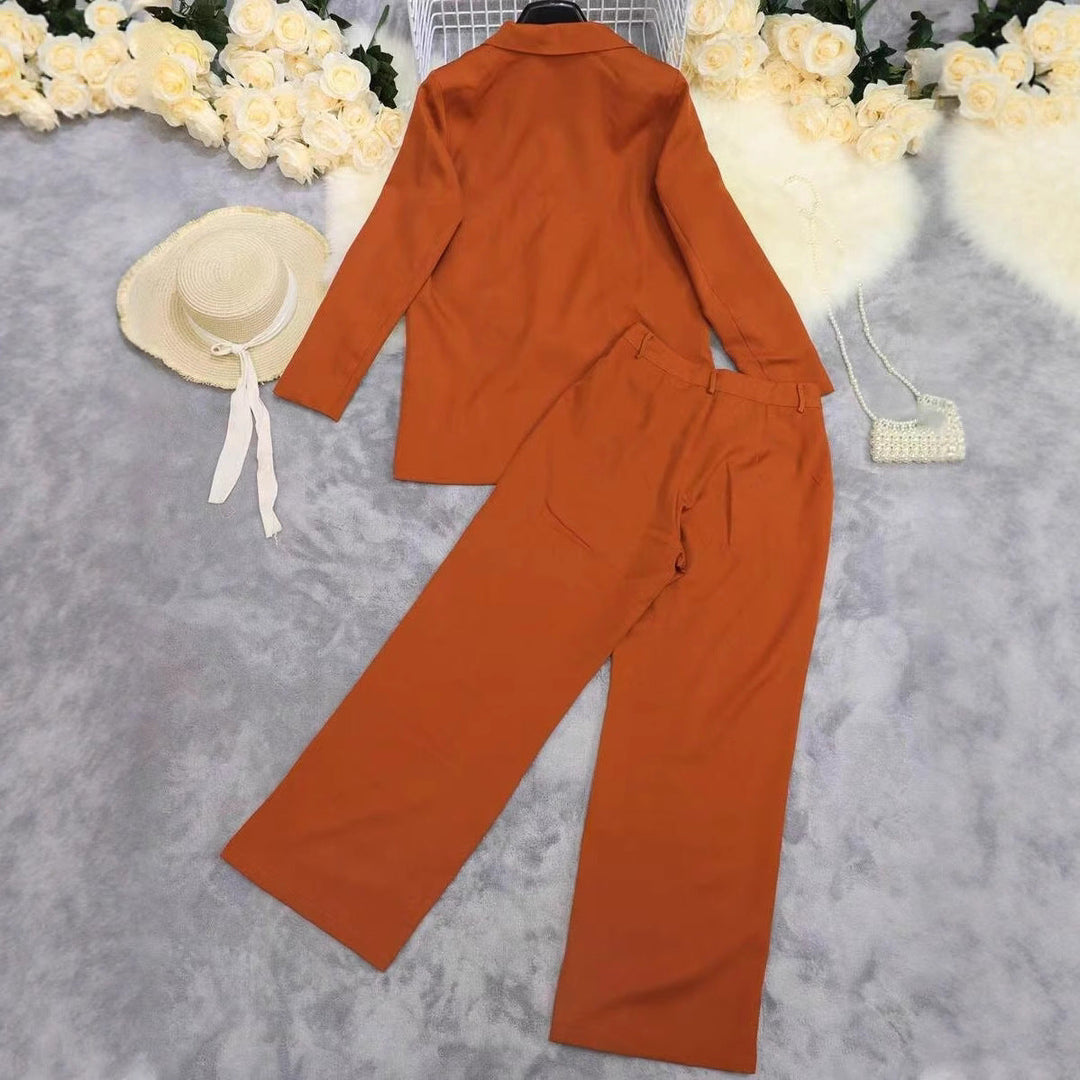Damen Eleganter Zweiteiler im Business-Look Echoarchiv