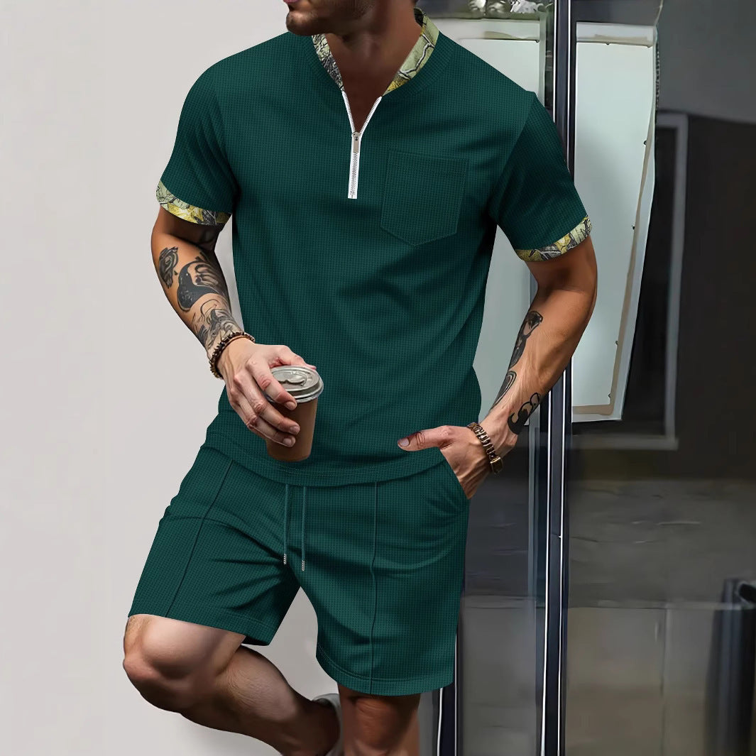 Herren Freizeit Outfit mit Zip-Kragen und Kurzhosenset Echoarchiv