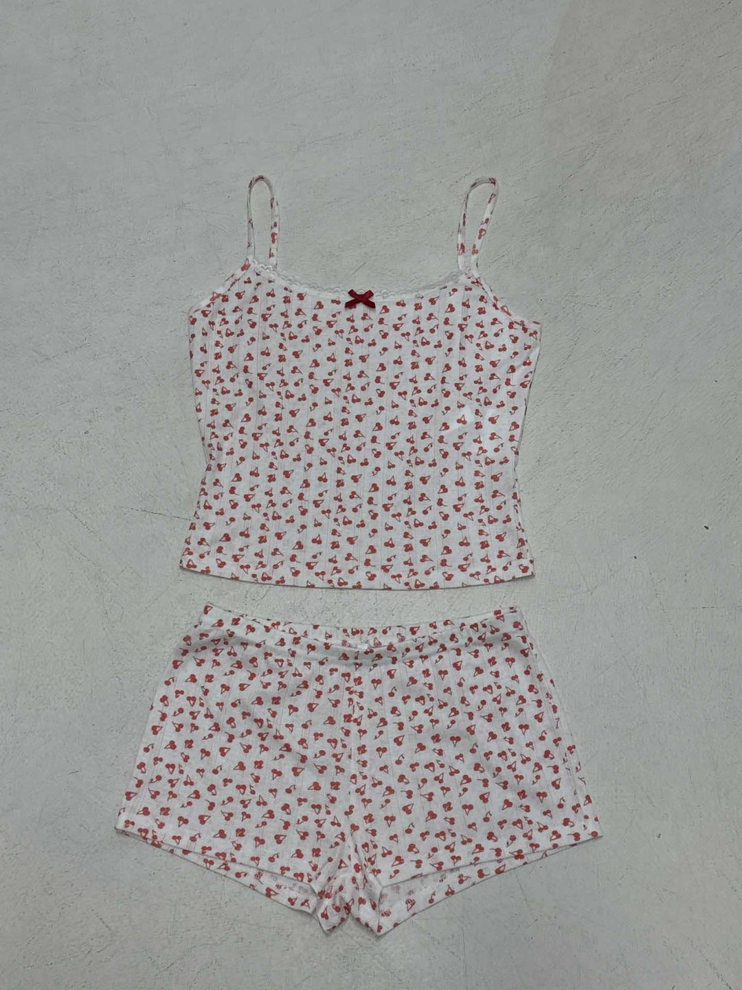 Damen Schlafanzug-Set aus atmungsaktivem Baumwollstoff mit zarten Herzmotiven Echo Archiv