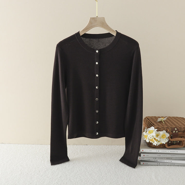 Damen Leichter Feinstrick-Cardigan mit Rundhals, Slim-Passform und dezenter Knopfleiste Echo Archiv