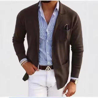 Herren nan legerer Strickblazer mit aufgesetzten Taschen, dezentem Revers und leicht taillierter Silhouette Echo Archiv
