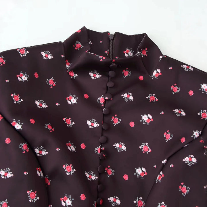 Damen geblümtes Maxikleid mit durchgehender Knopfleiste, Stehkragen und seitlichen Pattentaschen – Valéora