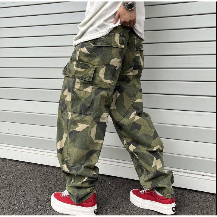Herren Cargohose mit modernem Camouflage-Muster Echoarchiv