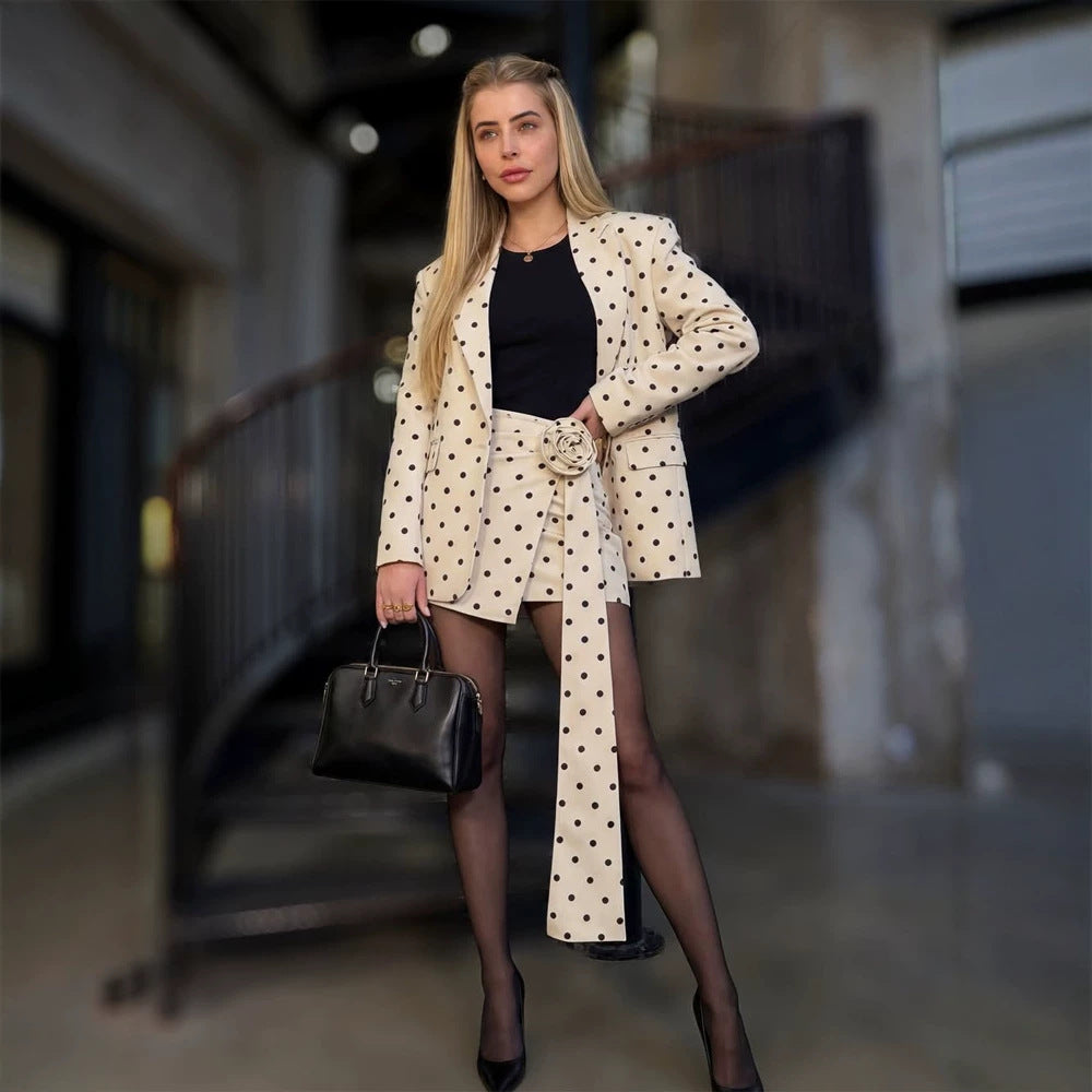 Damen Zweiteiliges Blazer- und Wickelminirock-Set mit Punkten und Zierschleife Echoarchiv