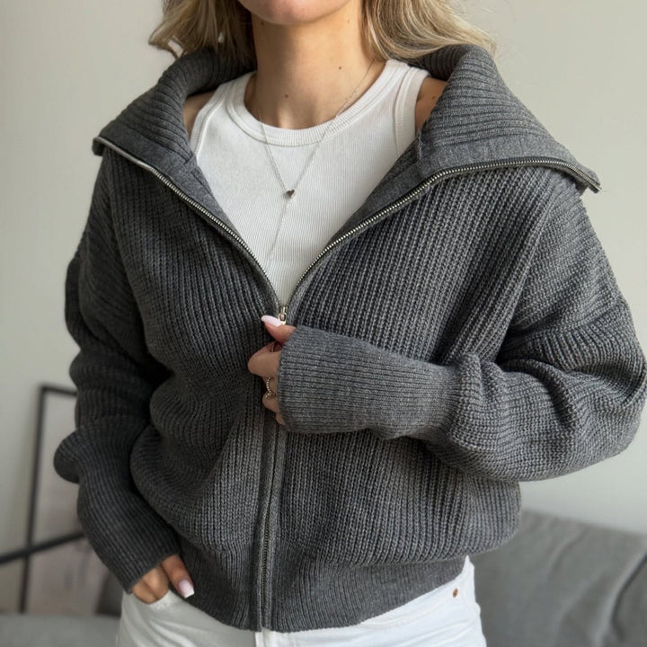 Damen Oversize Strickjacke mit Reißverschluss und hohem Kragen Echoarchiv