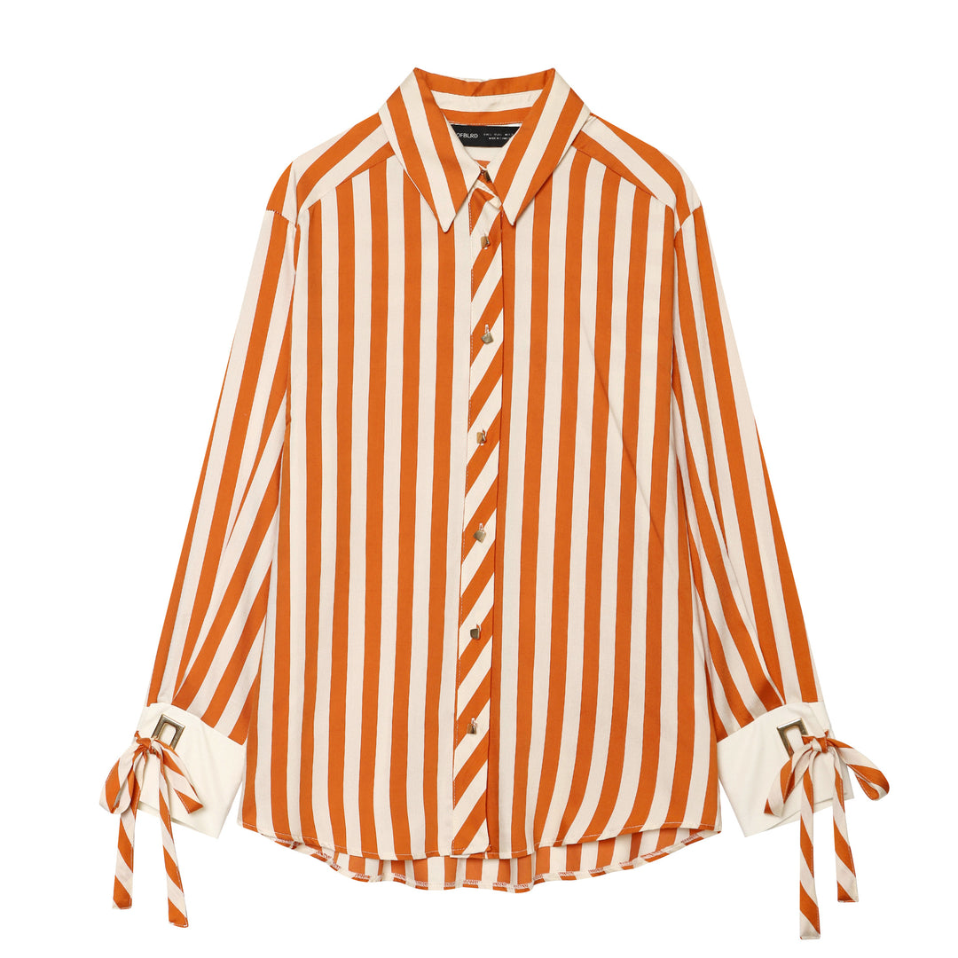 Damen oversized Hemdbluse mit Kentkragen, durchgehender Knopfleiste, markanten Manschetten mit Schnürdetail und feinem Streifenmuster – Maréline