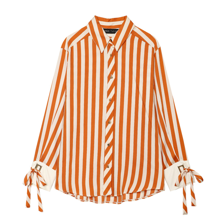 Damen oversized Hemdbluse mit Kentkragen, durchgehender Knopfleiste, markanten Manschetten mit Schnürdetail und feinem Streifenmuster – Maréline