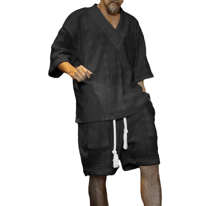 Herren lässiges Strandoutfit mit atmungsaktivem Oberteil und praktischen Shorts Echoarchiv