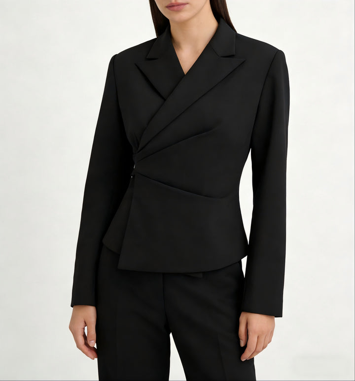 Damen Taillierter Wickel-Blazer mit drapierter Peplum-Silhouette – Valéne
