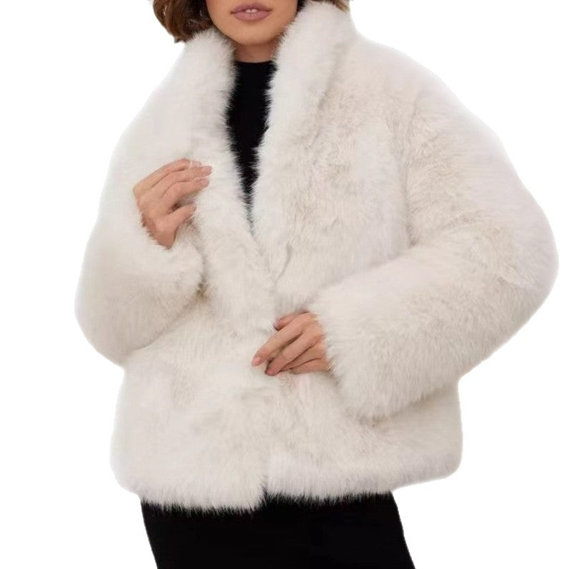 Damen Kurzblouson aus hochflorigem Kunstpelz mit voluminösem Schalkragen Echo Archiv