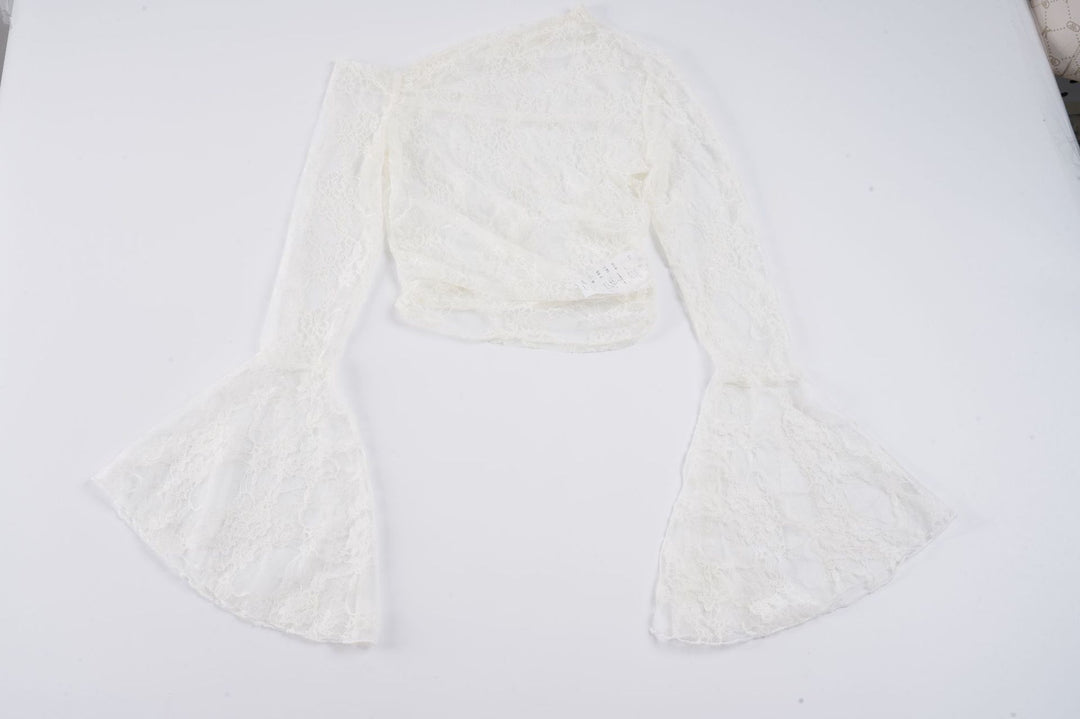 Damen elegantes Spitzenoberteil mit voluminösen Glockenärmeln Echo Archiv