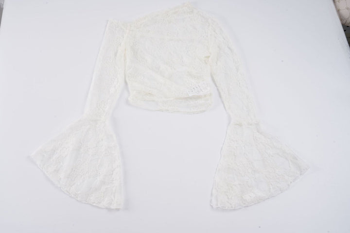 Damen elegantes Spitzenoberteil mit voluminösen Glockenärmeln Echo Archiv