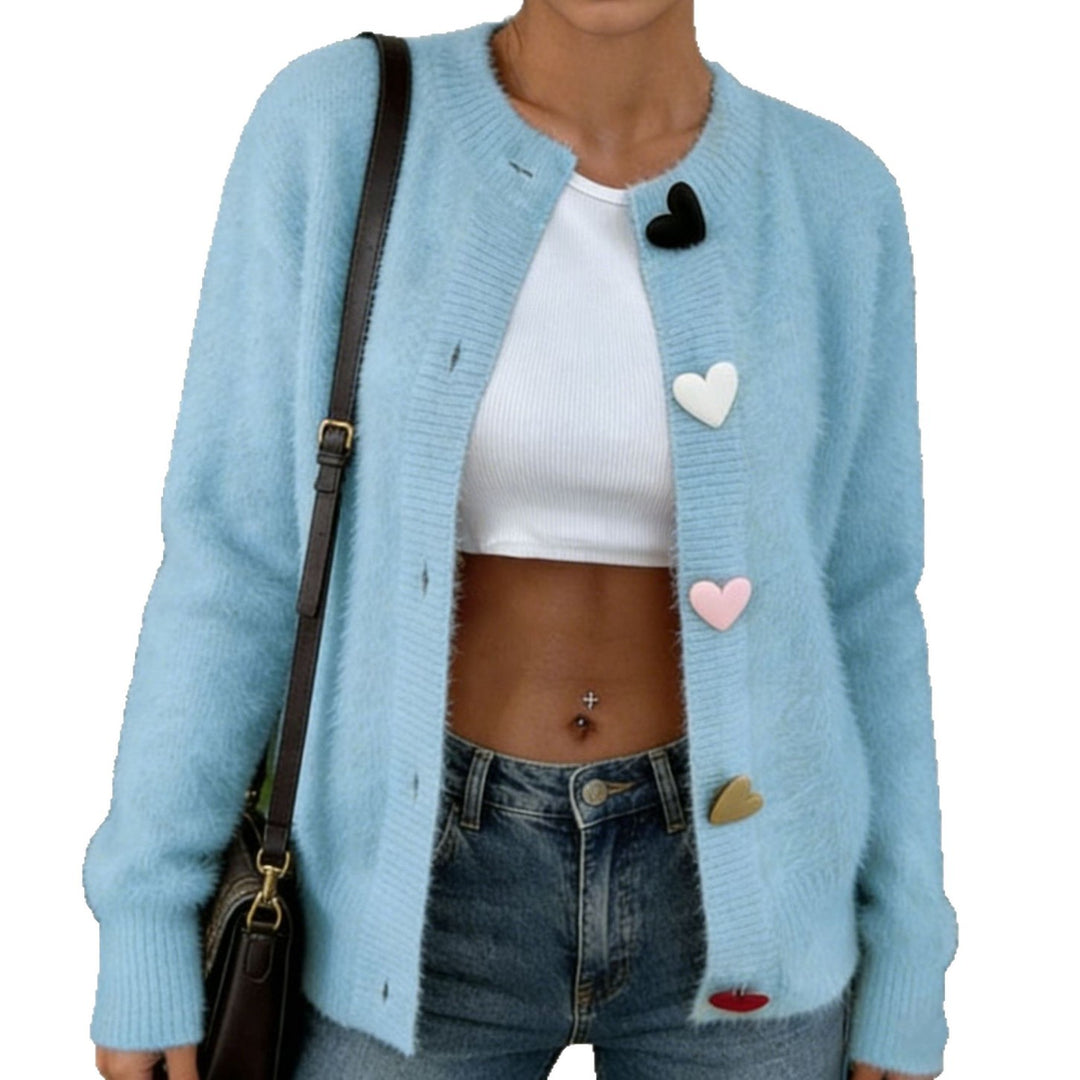 Damen Kurzgeschnittener Flauschcardigan mit dekorativen Herzknöpfen – Veloura