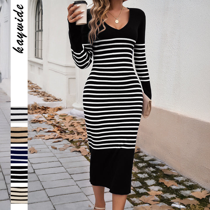Damen gestreiftes Rippstrick-Midikleid mit V-Ausschnitt, taillierter Silhouette und ausgestellten Ärmeln – Élara