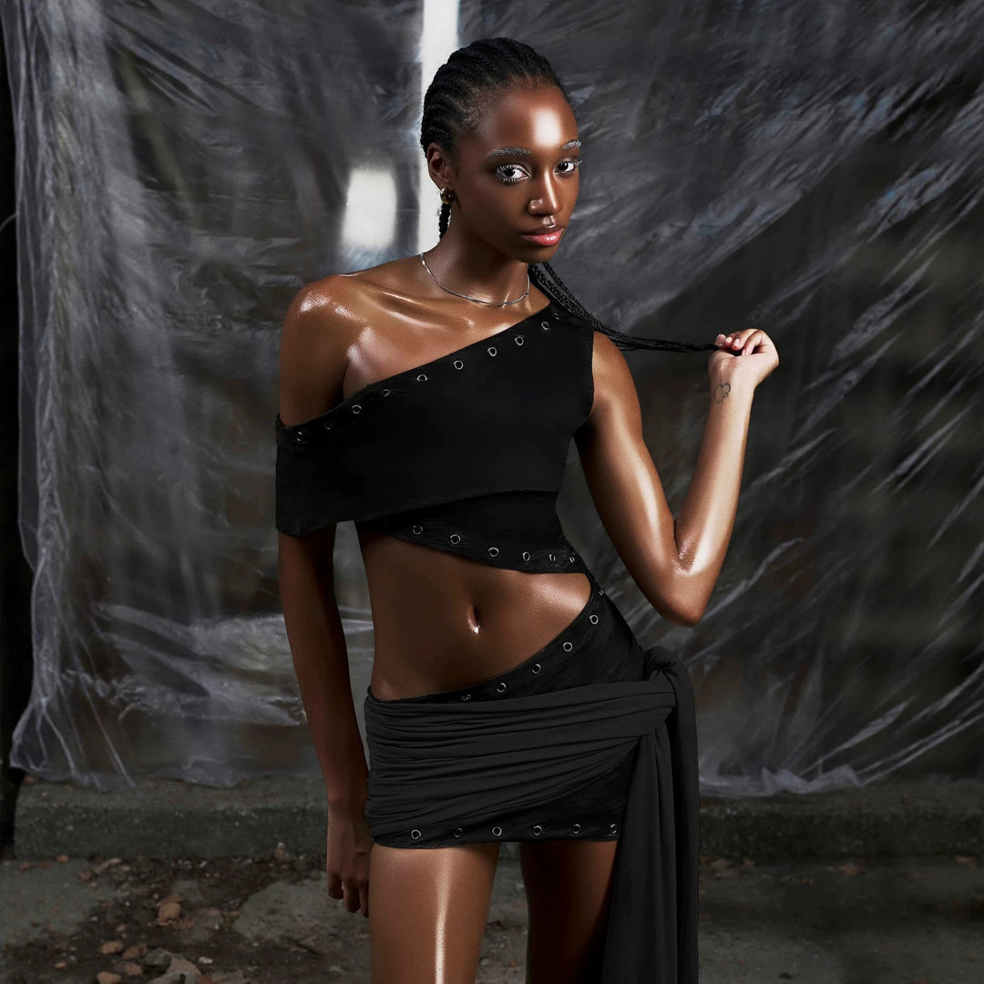 Damen Asymmetrisches Crop-Top mit ausgefallenem Schnitt und dekorativen Ösen Echo Archiv