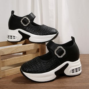 Damen Plateausneaker-Mules mit gestricktem Obermaterial, Schmuckriemen und skulpturierter Luftsohle Echoarchiv