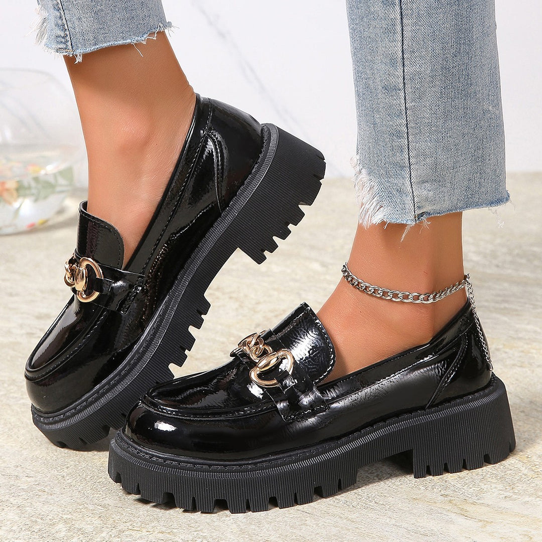 Damen nan robuste Loafer mit profilierter Traktorsohle und dekorativer Metallketten-Applikation Echo Archiv