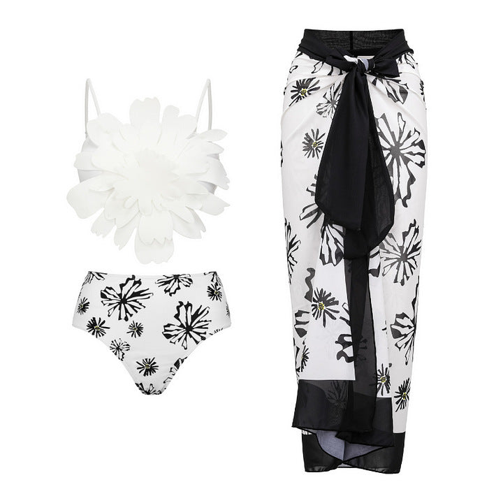 Damen Bikiniset mit besonderem Blumendekor und langem Wickelrock Echo Archiv