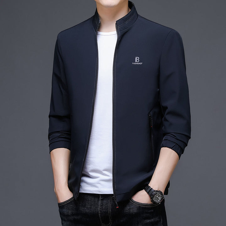 Herren sportliche Leichtjacke mit atmungsaktivem Material und innovativem Schnitt Echoarchiv