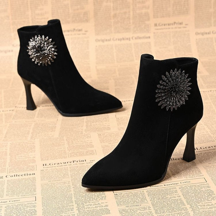 Damen Elegante Veloursleder Stiefeletten mit Glitzer-Pin Echo Archiv