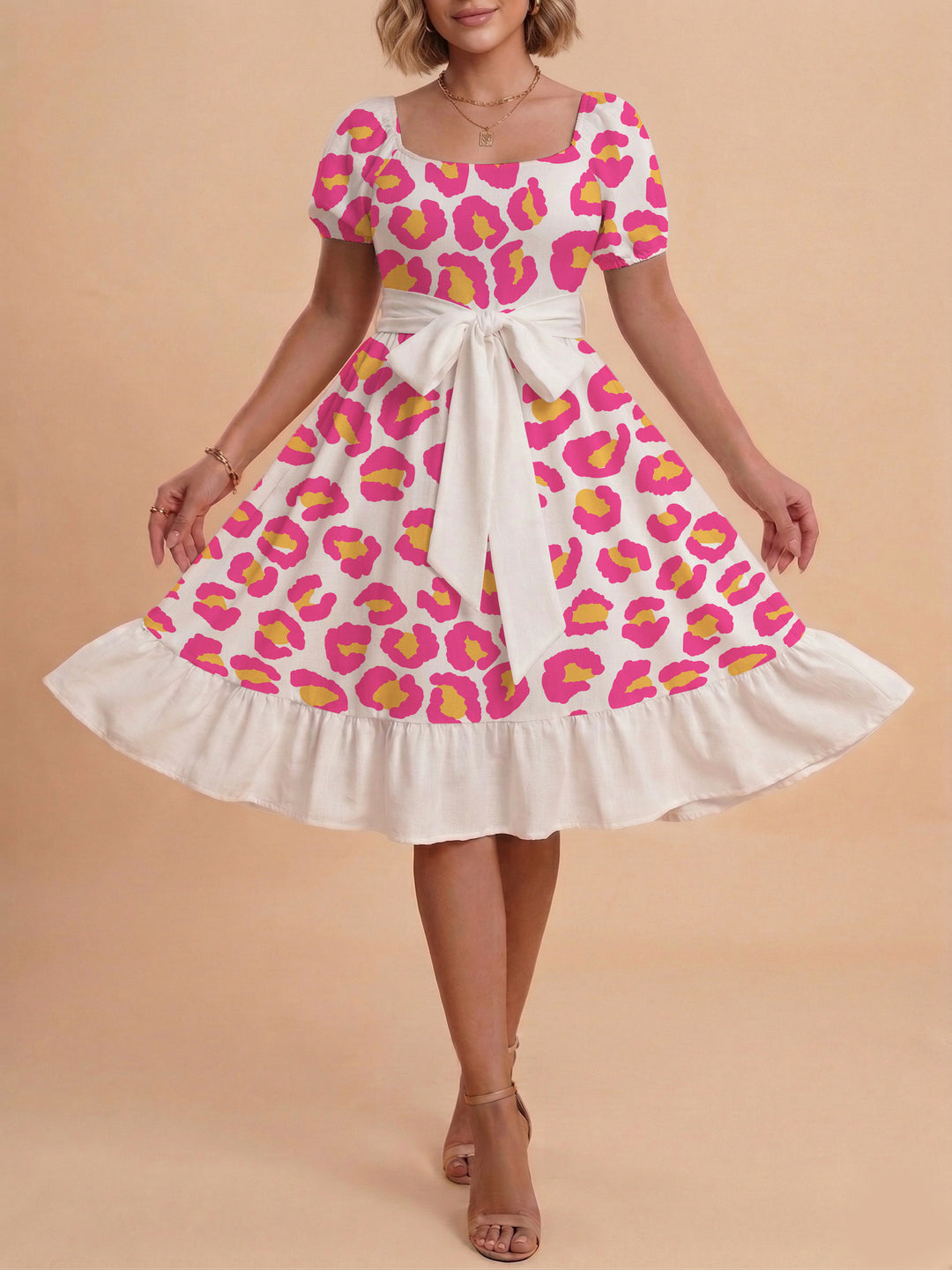 Damen Sommerliches Blumenkleid mit taillierbarem Gürtel und voluminösen Ärmeln Echo Archiv