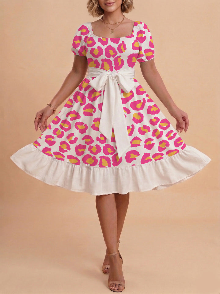 Damen Sommerliches Blumenkleid mit taillierbarem Gürtel und voluminösen Ärmeln Echo Archiv