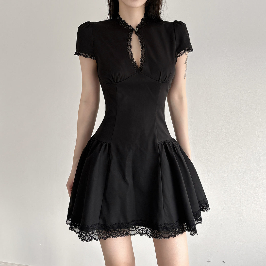 Damen verspieltes Puffärmel-Kleid mit Spitzenbesatz Echo Archiv