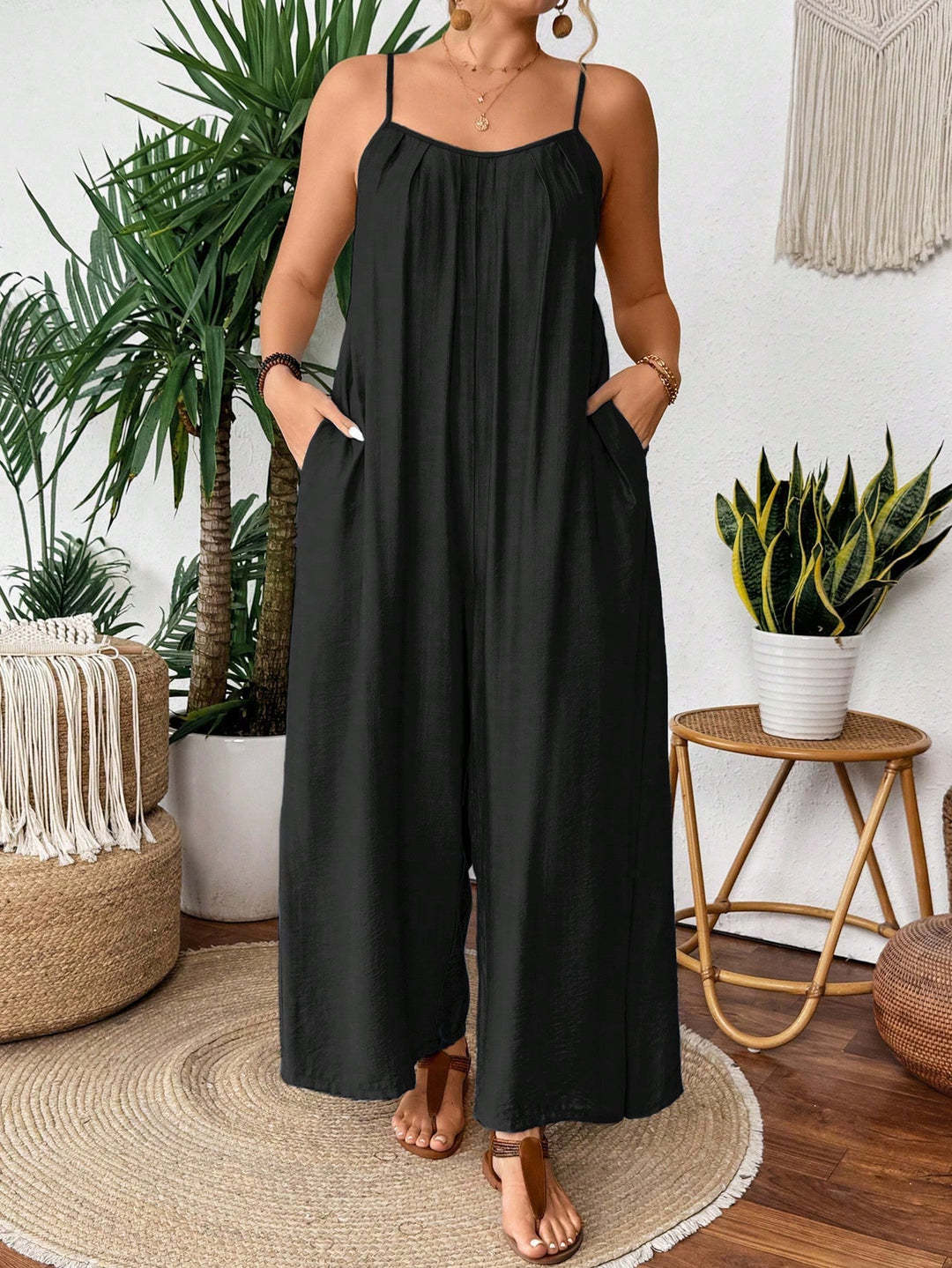Damen luftiger Jumpsuit mit schmalen Spaghettiträgern und seitlichen Taschen Echo Archiv