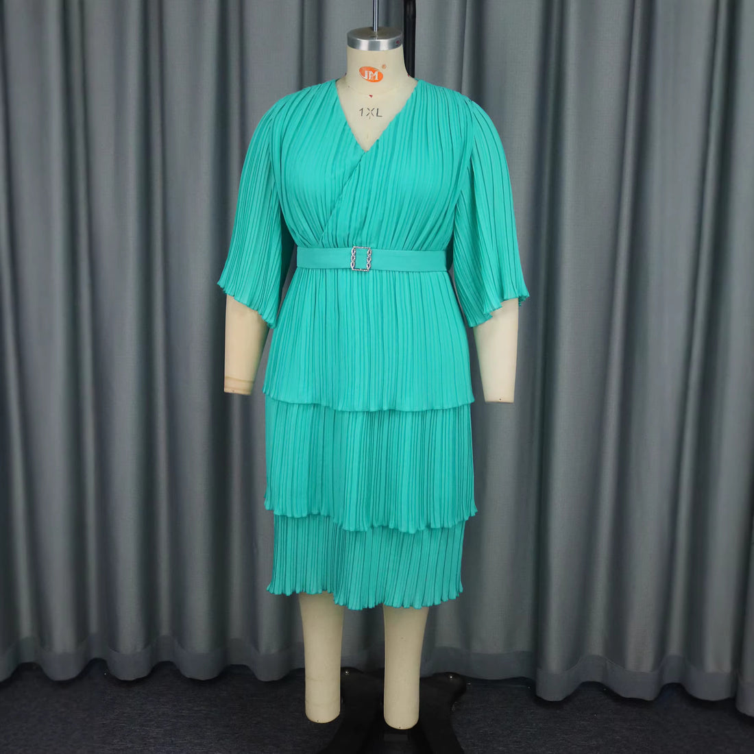 Damen Faltendes Wickelkleid mit eleganter Taillierung – Élara