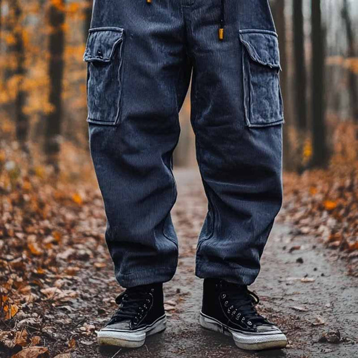 Herren Kord-Cargohose mit Tunnelzug, Bündchen und aufgesetzten Klappentaschen – Bravaro