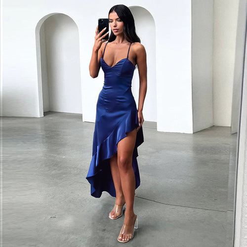 Damen Elegantes Abendkleid mit tiefem V-Ausschnitt und fließendem Rock Echo Archiv
