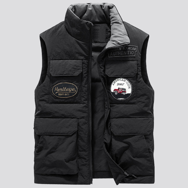Herren Gepolsterte Utility-Weste mit Mehrfach-Taschen und Badge‑Patches Echoarchiv