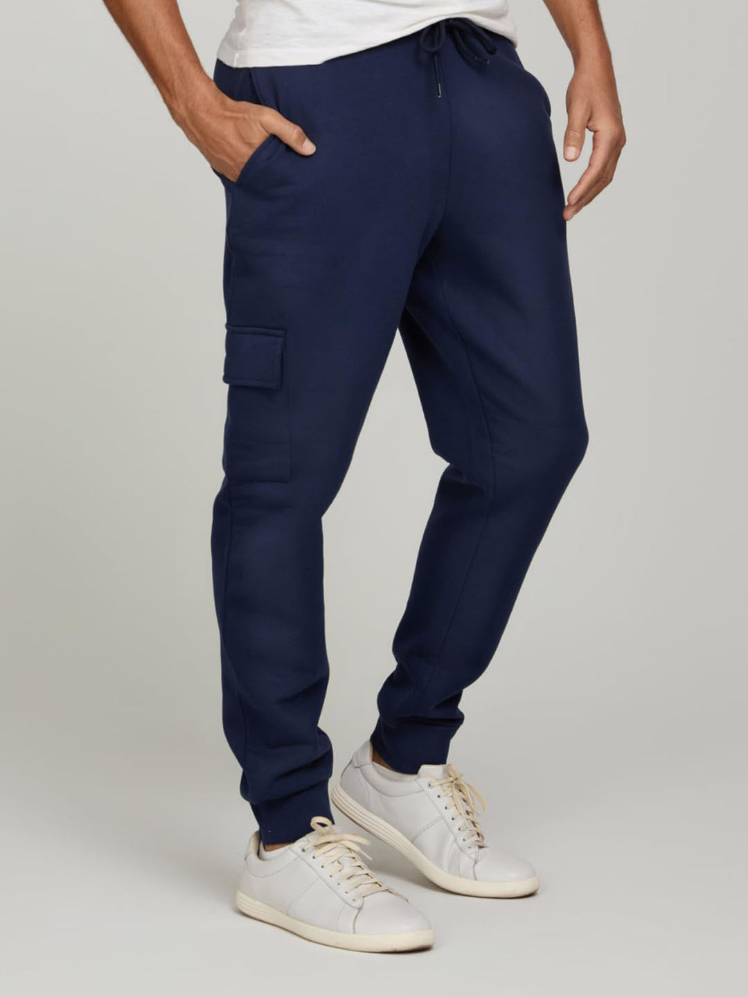 Damen schmal geschnittene Cargo-Jogginghose mit ergonomischen Nähten elastischem Komfortbund und aufgesetzter Klappentasche – Avélisse