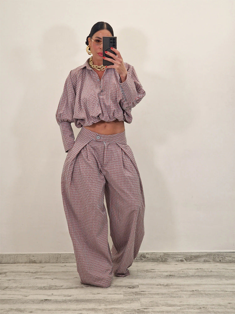 Damen Zweiteiliges kariertes Set mit Cropped Oversize-Hemd und weiter Bundfaltenhose Echoarchiv