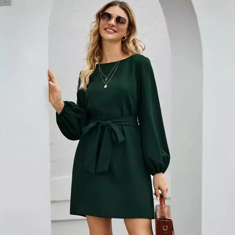 Damen Elegantes Kleid mit Ballonärmeln und Taillengürtel Echo Archiv