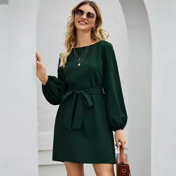 Damen Elegantes Kleid mit Ballonärmeln und Taillengürtel Echo Archiv