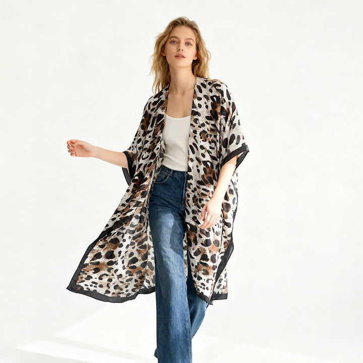Damen Viskoseleichter Kimono-Überwurf im Oversize-Schnitt mit Leopardenjacquard – Célinea