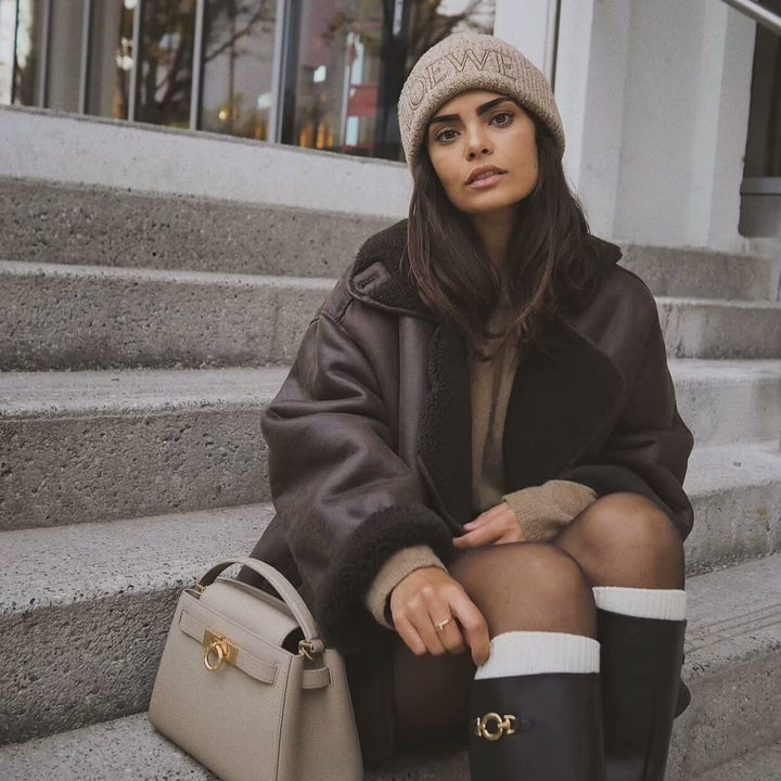 Damen Kurze Lammfelloptik Fliegerjacke mit Teddyfutter und Knopfleiste Echo Archiv