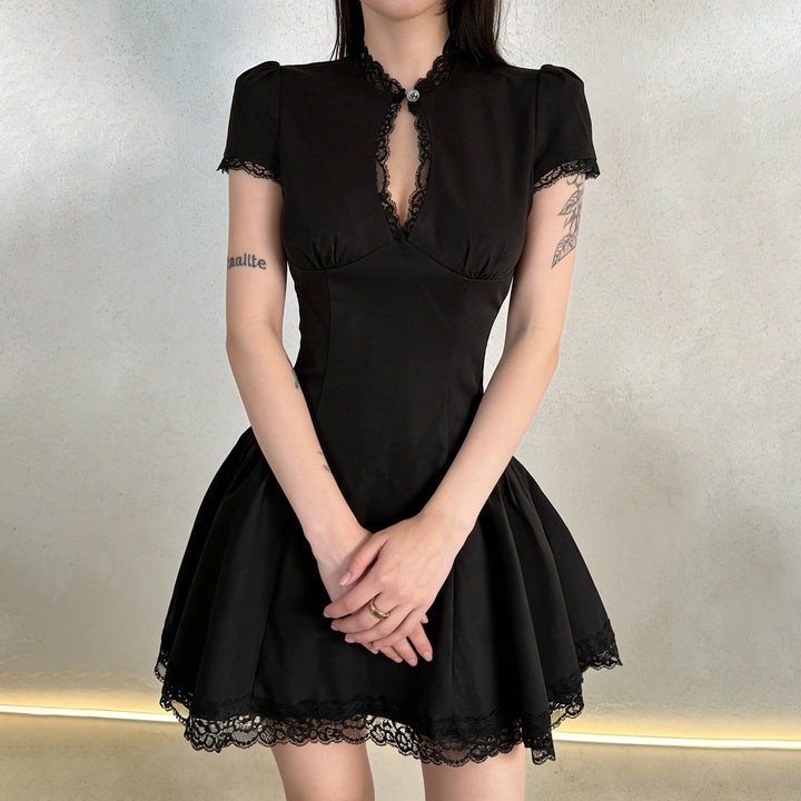 Damen verspieltes Puffärmel-Kleid mit Spitzenbesatz Echo Archiv