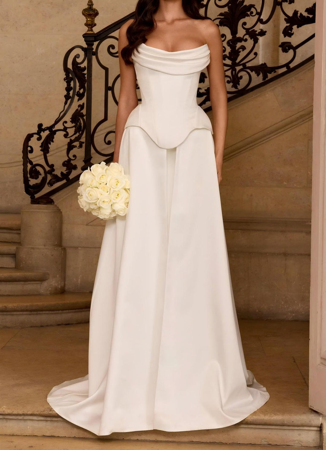 Damen Hochwertiges Brautkleid mit eleganter Drapierung und herzförmigem Ausschnitt Echo Archiv