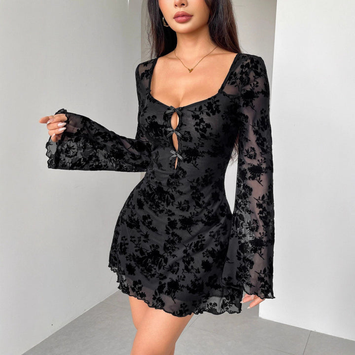 Damen Mini-Kleid mit floralem Stickdesign und transparenten Ärmeln Echo Archiv