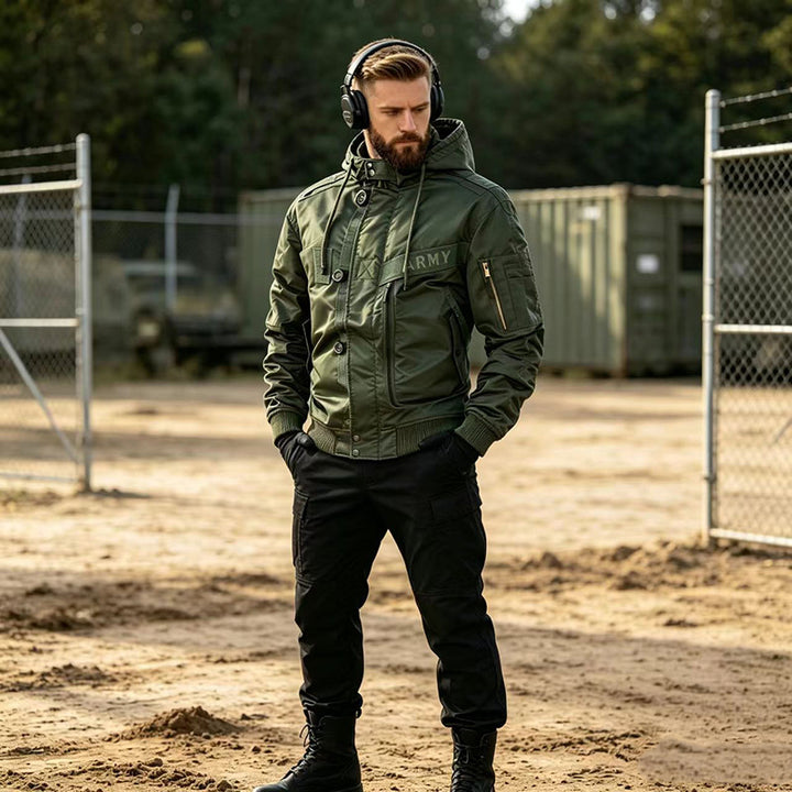 Herren Militärinspirierte Kapuzen-Bomberjacke mit Utility-Taschen Echo Archiv