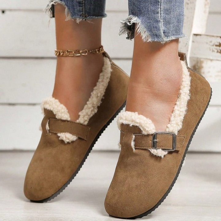 Damen Gefütterte Wildlederoptik-Slipper mit Teddy-Kragen, verstellbarer Schnallenlasche und rutschfester Profilsohle Echo Archiv