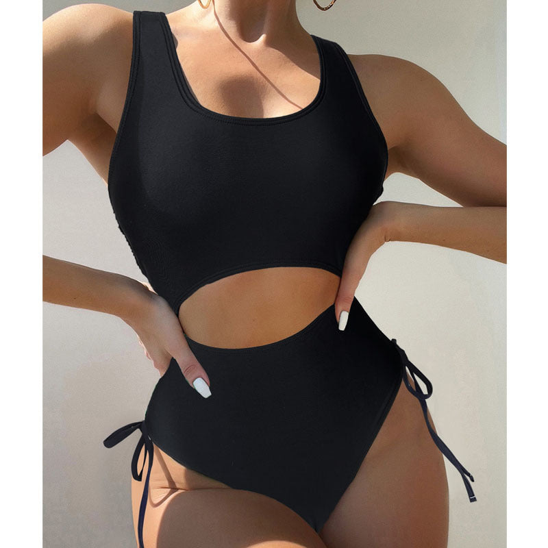 Damen Einteiliger Badeanzug mit raffiniertem Cut-Out und Schnürdetail Echo Archiv