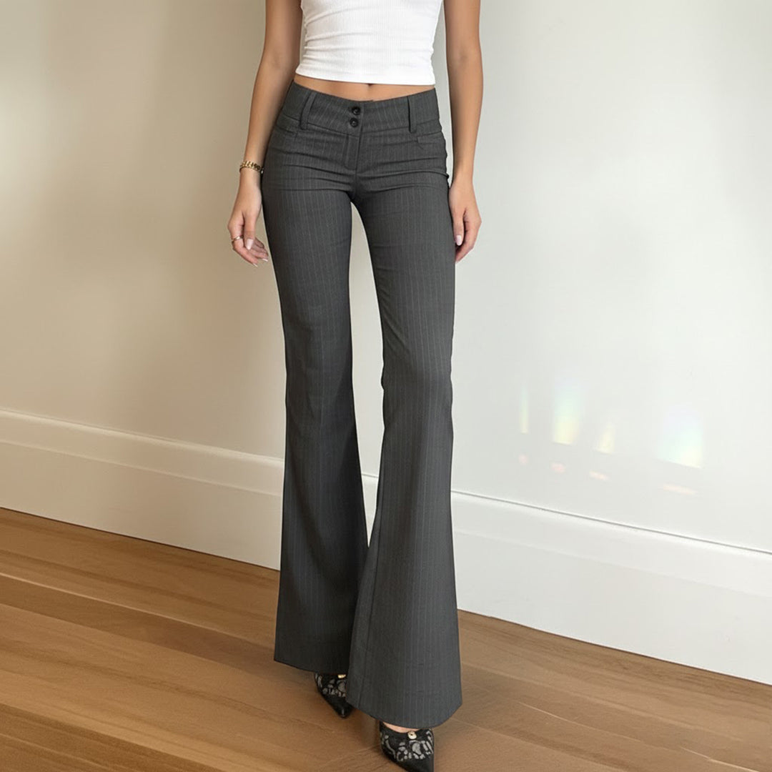 Damen Hochtaillierte Stretch‑Schlaghose mit Nadelstreifen und Doppelknopf – Avélisse
