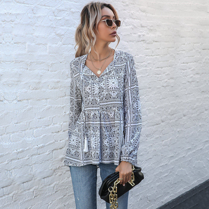 Damen V-Ausschnitt-Tunika mit Paisley-Bandana-Print, Quastenbindeband und Stufenrock – Avérine