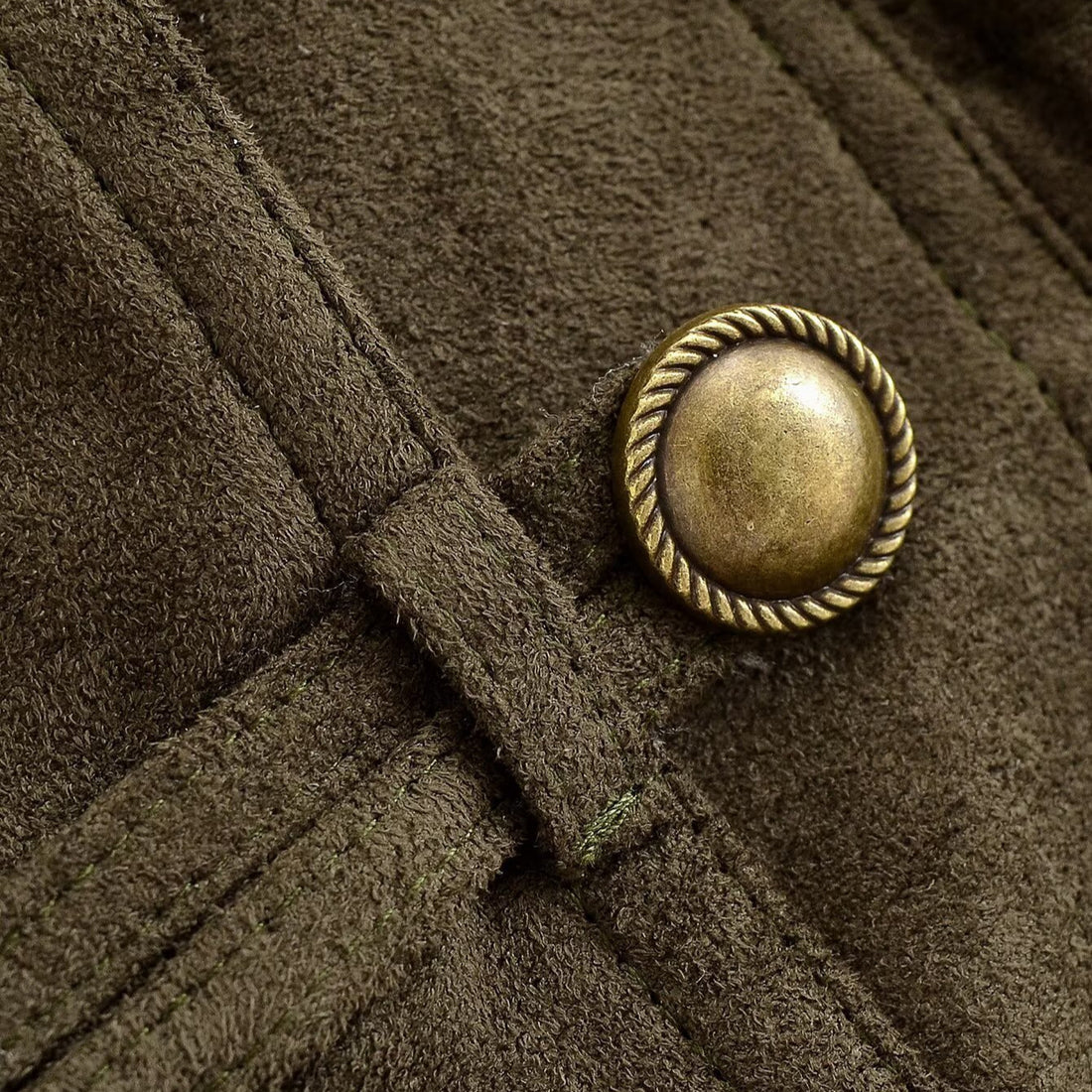 Damen Cropped Wildlederoptik-Jacke mit Schalkragen, Taillenraffung und dekorativen Knebelknöpfen Echoarchiv